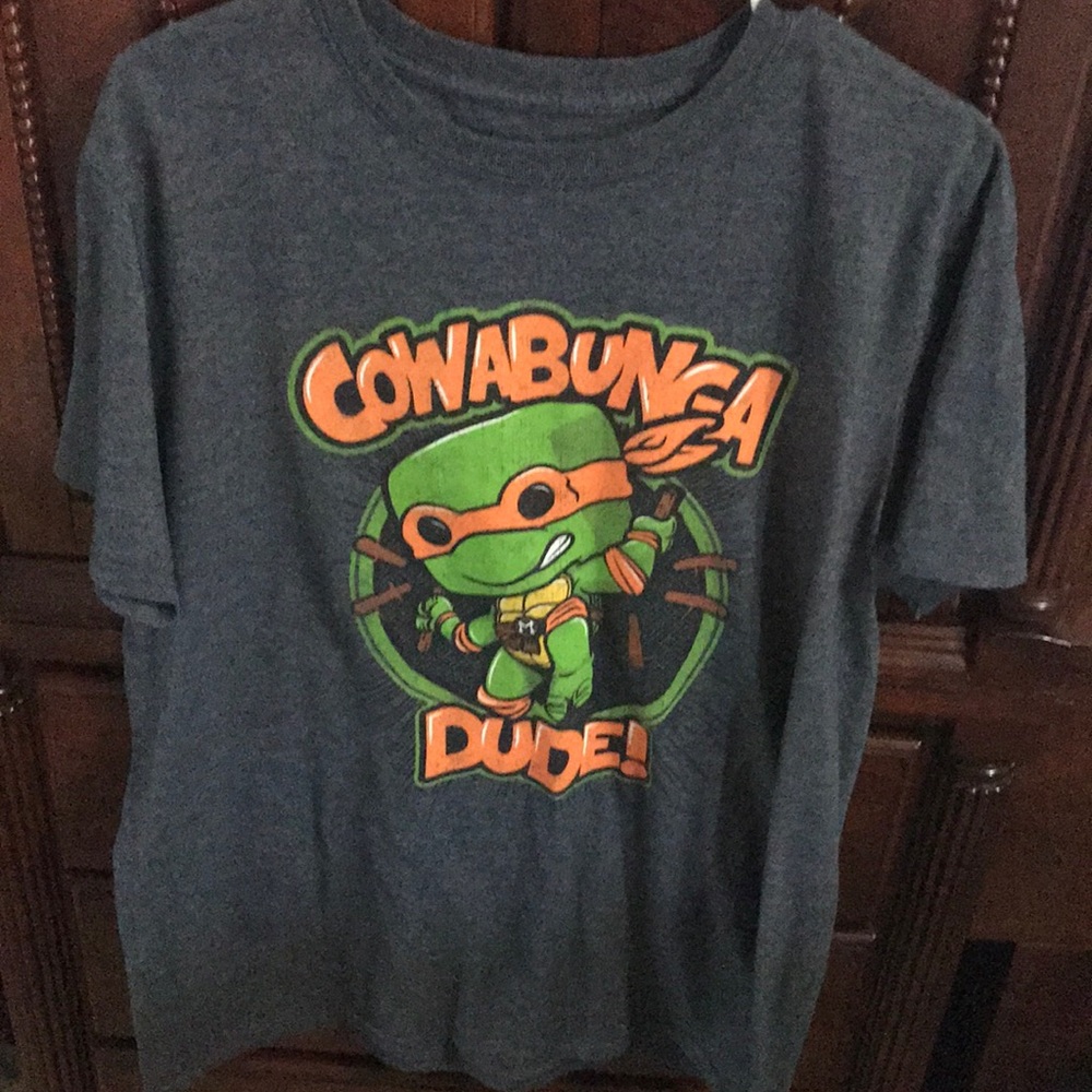 Men’s medium TMNT Pop! tee